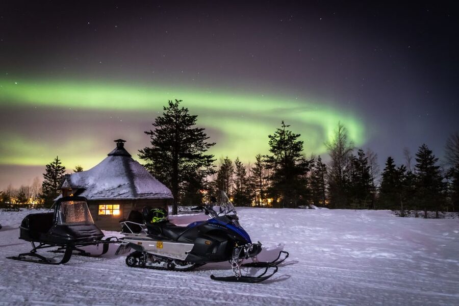 Rovaniemi: Aurora Borealis Snowmobile Safari with Campfire - Guides, safety, and the pace of the group