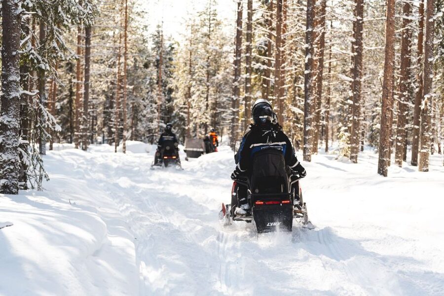 Rovaniemi: Easy Snowmobile Safari - What happens from pickup to the forest