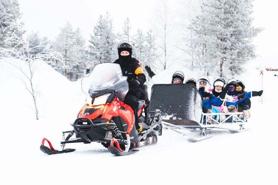 Rovaniemi: Family Snowmobile Safari with Campfire and Snacks - Who should book this family safari?