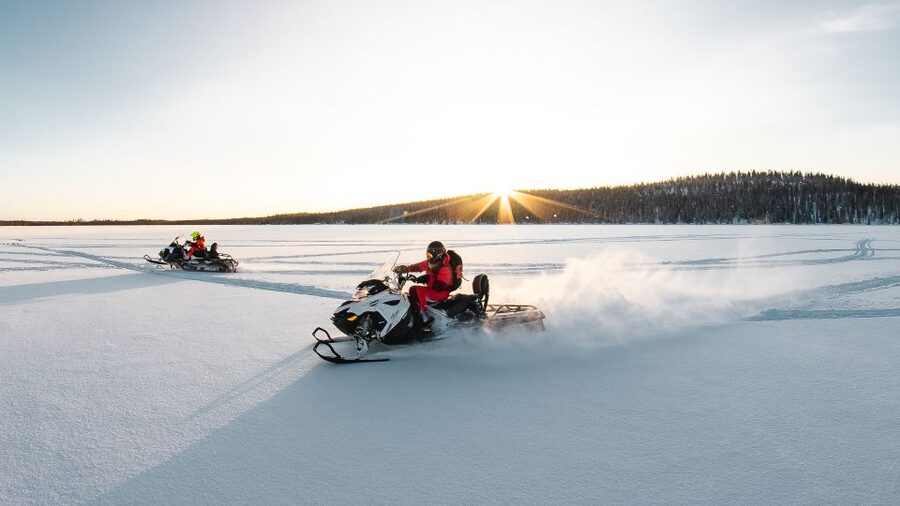 Rovaniemi: Full-Day Snowmobile Safari into the Wilderness - Leaving Rovaniemi behind on two skis