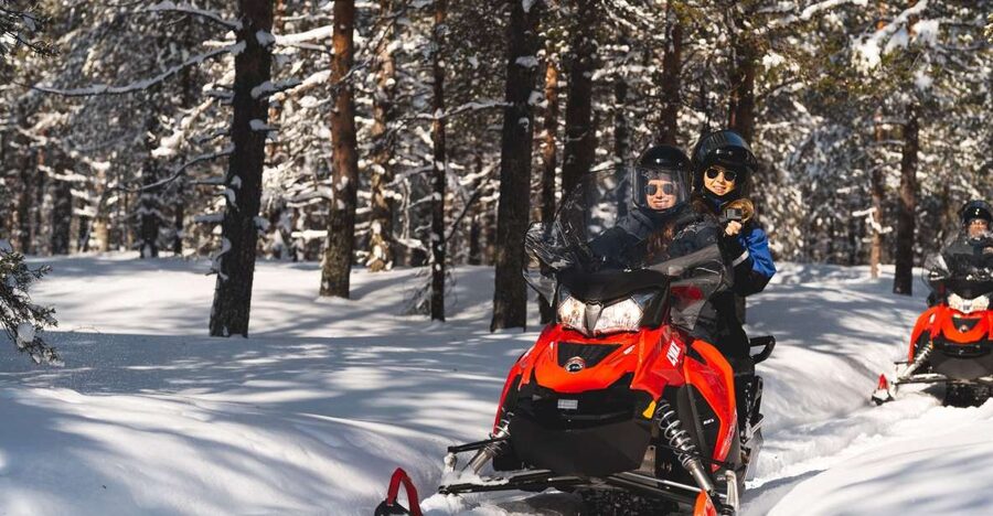 Rovaniemi: Snowmobile Safari into the Arctic Circle Forest - Sharing a snowmobile, and making the switch