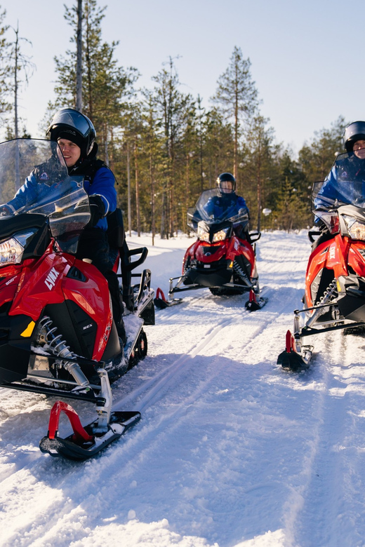 Rovaniemi: Snowmobile Safari into the Wilderness - How to prepare for cold hands and a bumpy track