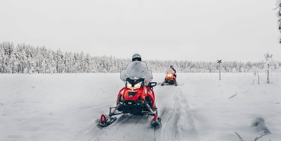 Rovaniemi: Snowmobile Safari into the Wilderness - Learning to handle the snowmobile