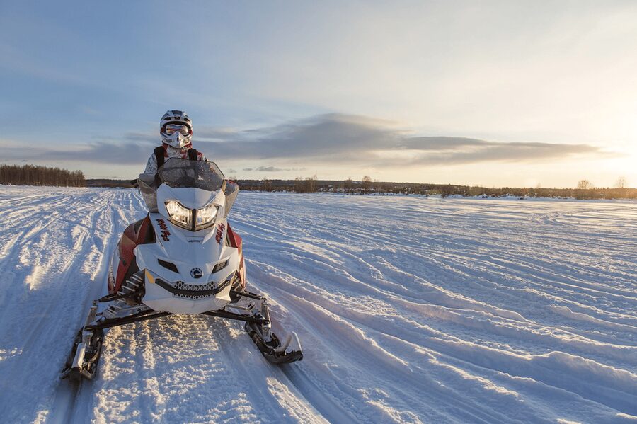 Rovaniemi: Snowmobile Sprint Safari - From pickup to Arctic Lifestyle