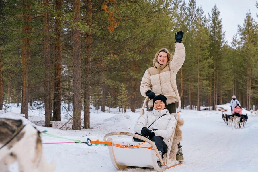 Saariselkä: 10KM Husky Safari with kennel visit - Taking the Wheel on a 10-Kilometer Husky Route