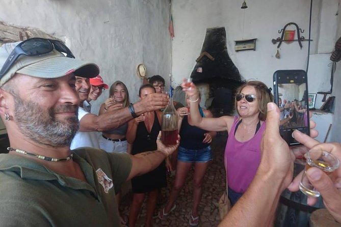 Safari & Boat Tour - Mountains & Dolphins - Two hours among Algarve caves and cliffs