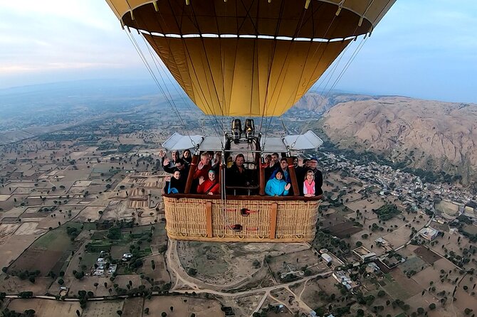SkyWaltz Hot Air Balloon Safari - The good and less-good sides of the view