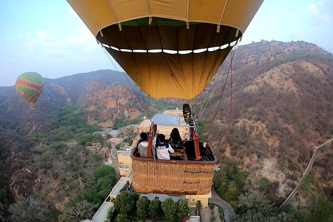SkyWaltz Hot Air Balloon Safari - Who will enjoy this morning most?