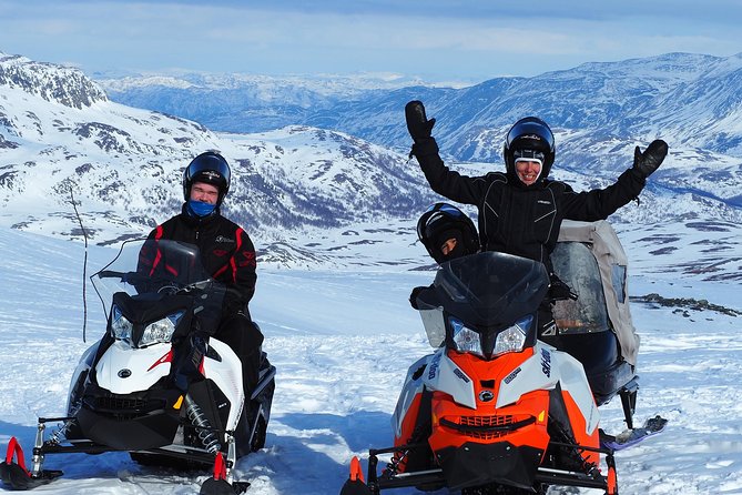 Snowmobile safari in the mountain plateau of Finnmarksvidda - Photo stops, local stories, and possible wildlife