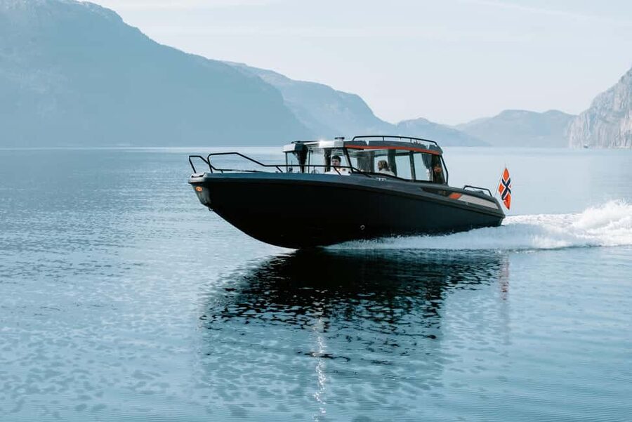 Stavanger: Boat Safari to Lysefjord and Preikestolen - Winter trips, summer trips, and comfort on board