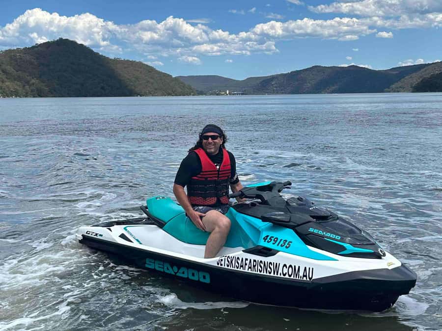 Sydney: 30 min Jet Ski Safari - Mangroves and sandstone cliffs add variety