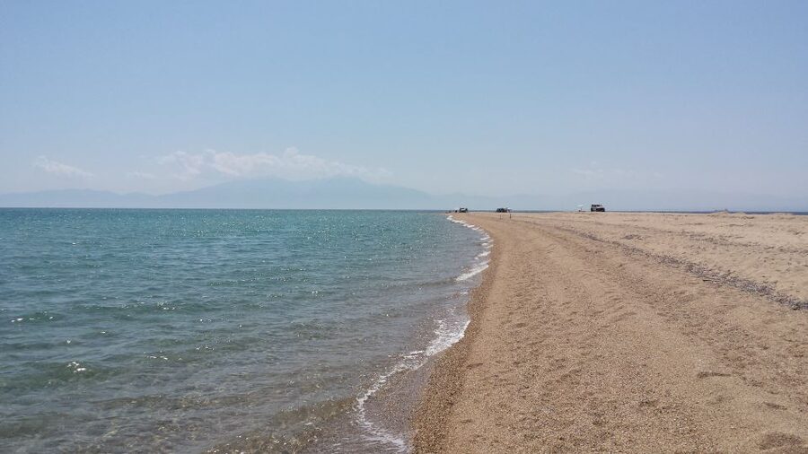 Thessaloniki: Private Mountain and Beaches SUV Safari - The high view over Thessaloniki and the lakes
