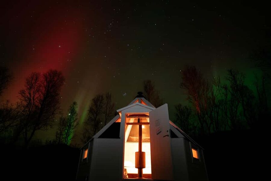 Tromsø: Snowmobile Safari with Aurora Crystal Lavvo Stay - Food, fire, and the evening at basecamp