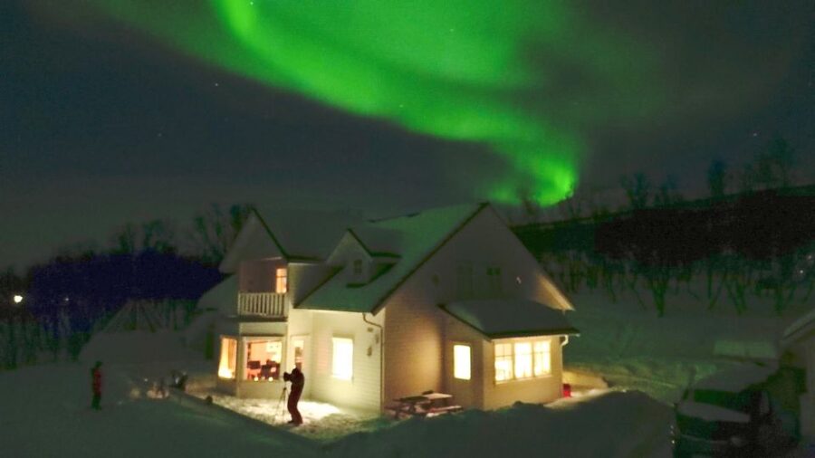 Tromsø: Snowmobile Safari with Aurora Crystal Lavvo Stay - Who should book this experience?