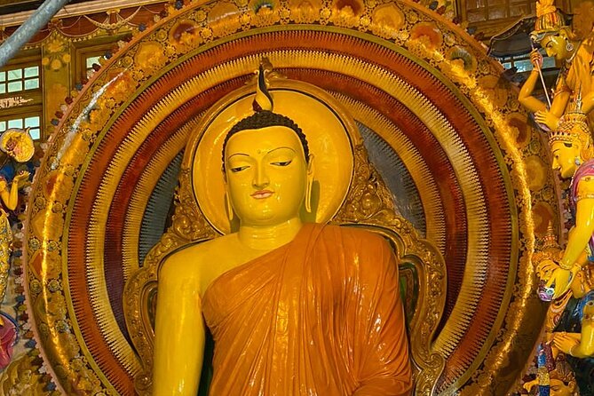 Tuk Tuk Private Safari Tour Exploring Sri Lanka's Capital Colombo - Gangaramaya Temple and the city’s Buddhist side