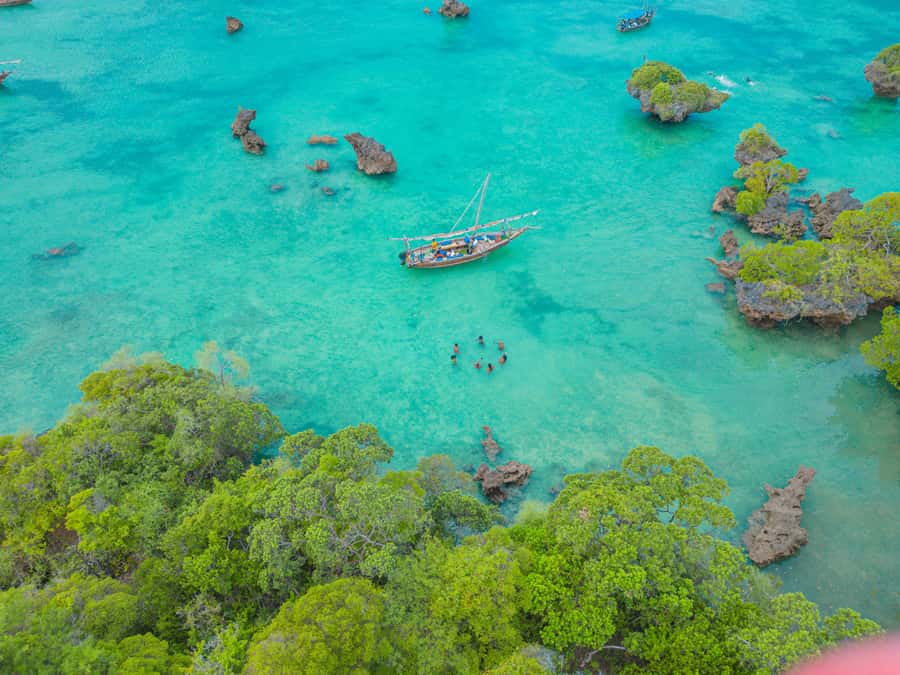 Zanzibar: Safari Blue Lagoon Trip with Snorkeling and Lunch - Four hours around Kwale Island
